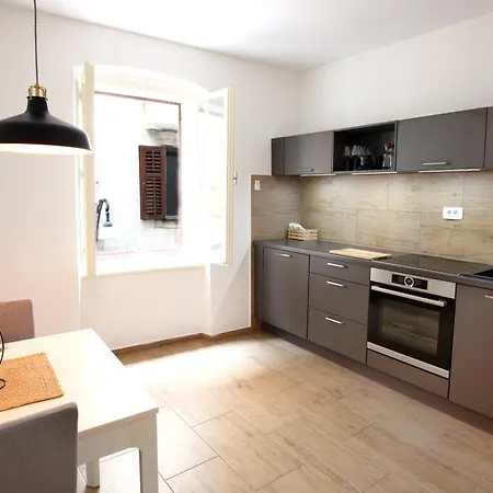 Moderna V Centru Mesta Jakam - Center Modern Jakam קופר