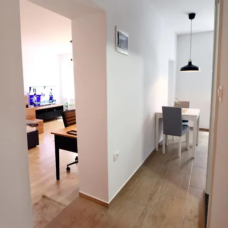 Moderna V Centru Mesta Jakam - Center Modern Jakam Appartement