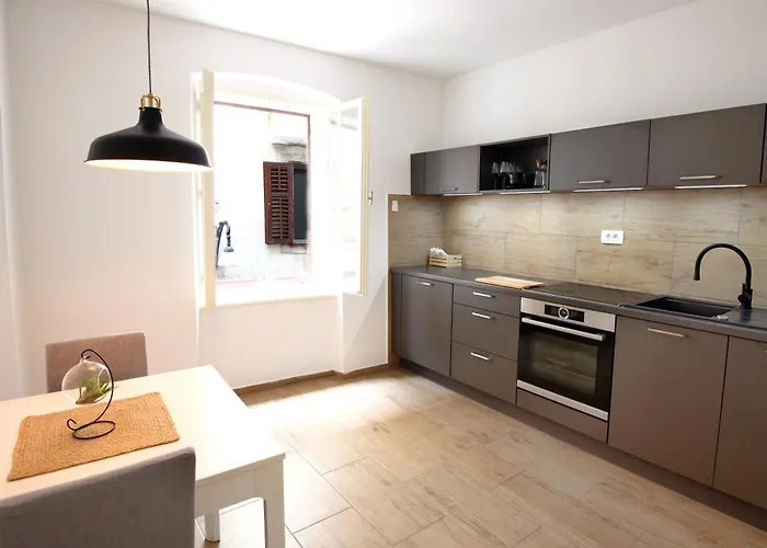 Moderna V Centru Mesta Jakam - Center Modern Jakam Koper