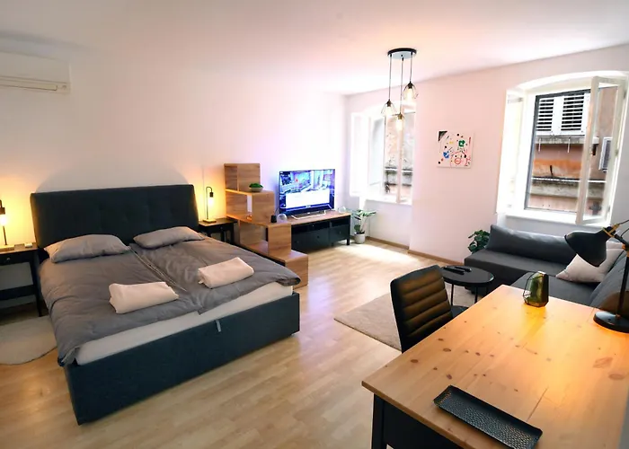 Daire Moderna V Centru Mesta Jakam - Center Modern Jakam